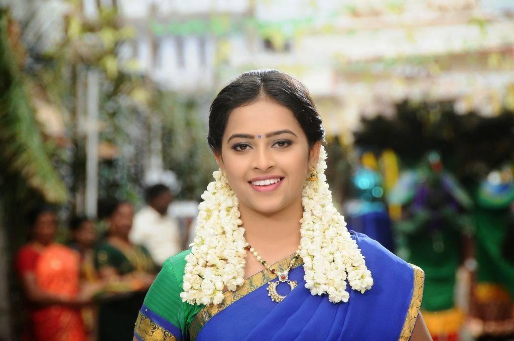 Sri Divya New Stills From Kaaki Sattai Tamil Movie