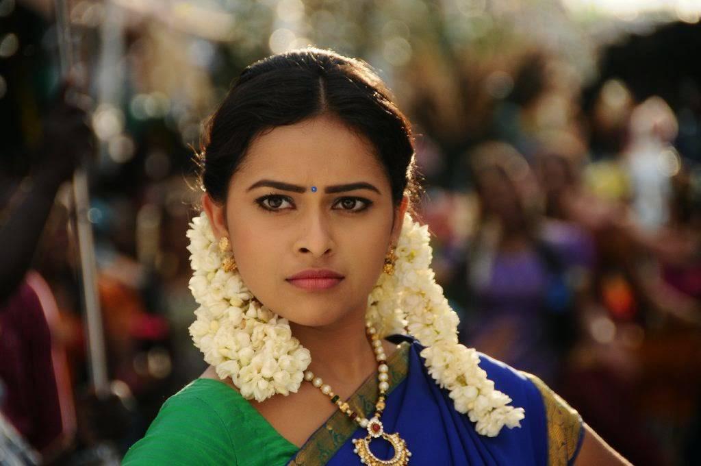 Sri Divya New Stills From Kaaki Sattai Tamil Movie