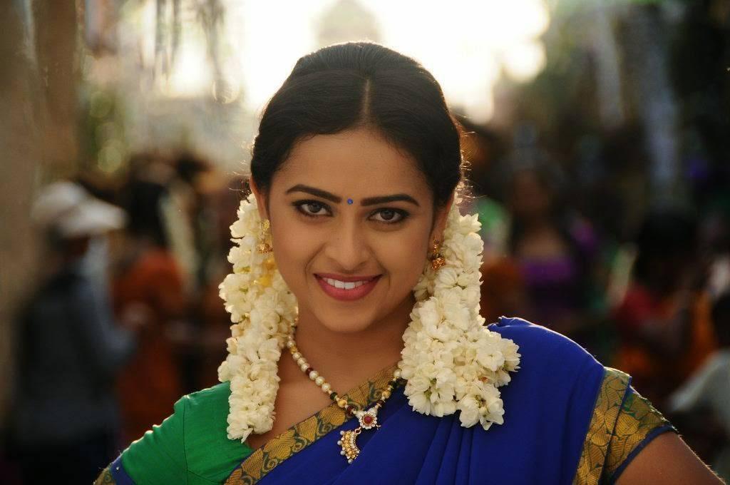 Sri Divya New Stills From Kaaki Sattai Tamil Movie
