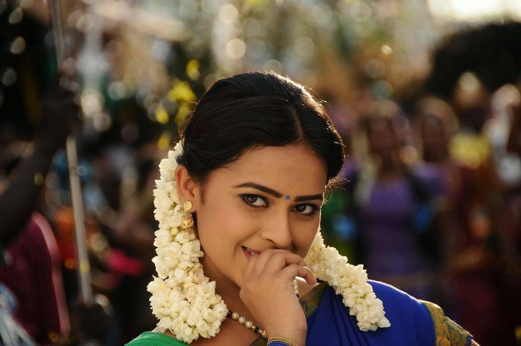 Sri Divya New Stills From Kaaki Sattai Tamil Movie