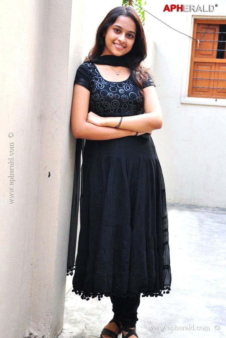 Sri Divya New Stils