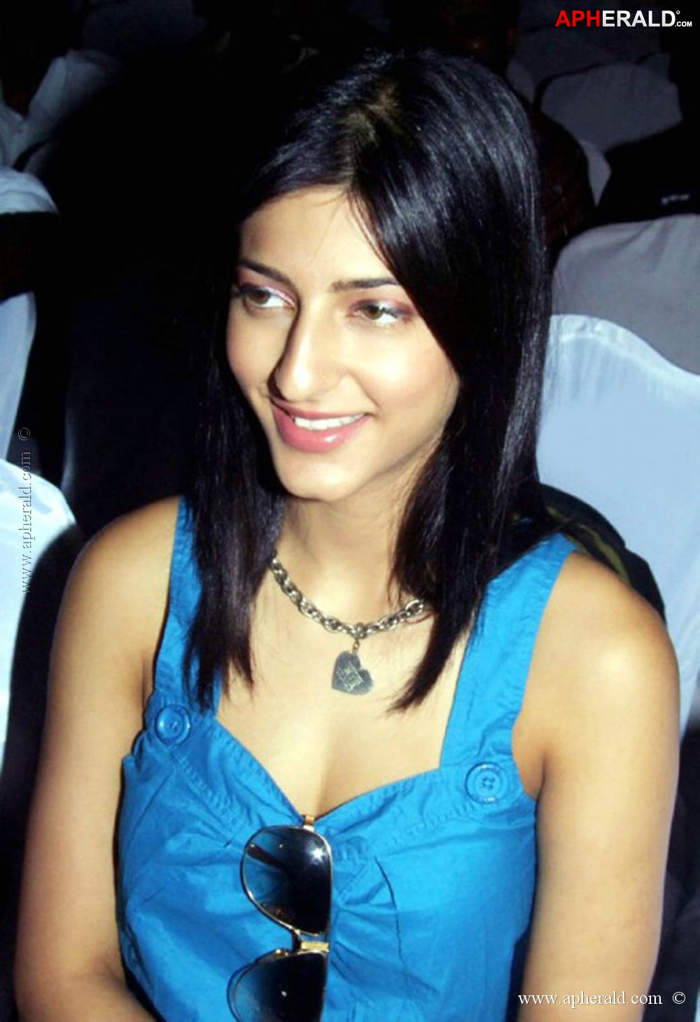 sruthi hasan spicy photos