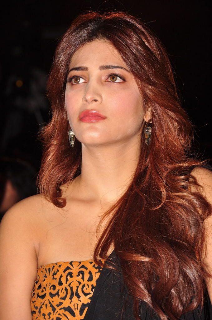 Sruthi Hassan Cute Poses