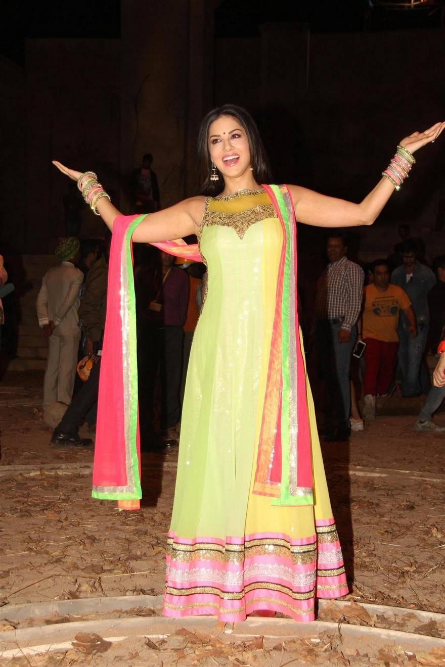 Sunny Leone At Leela Movie On Location