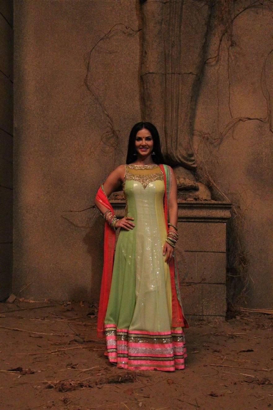 Sunny Leone At Leela Movie On Location