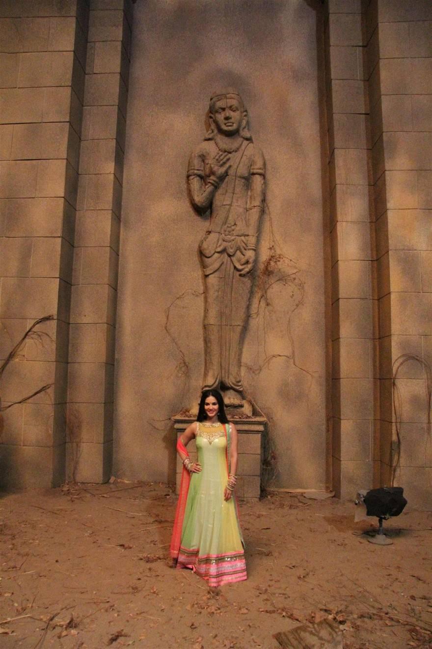 Sunny Leone At Leela Movie On Location