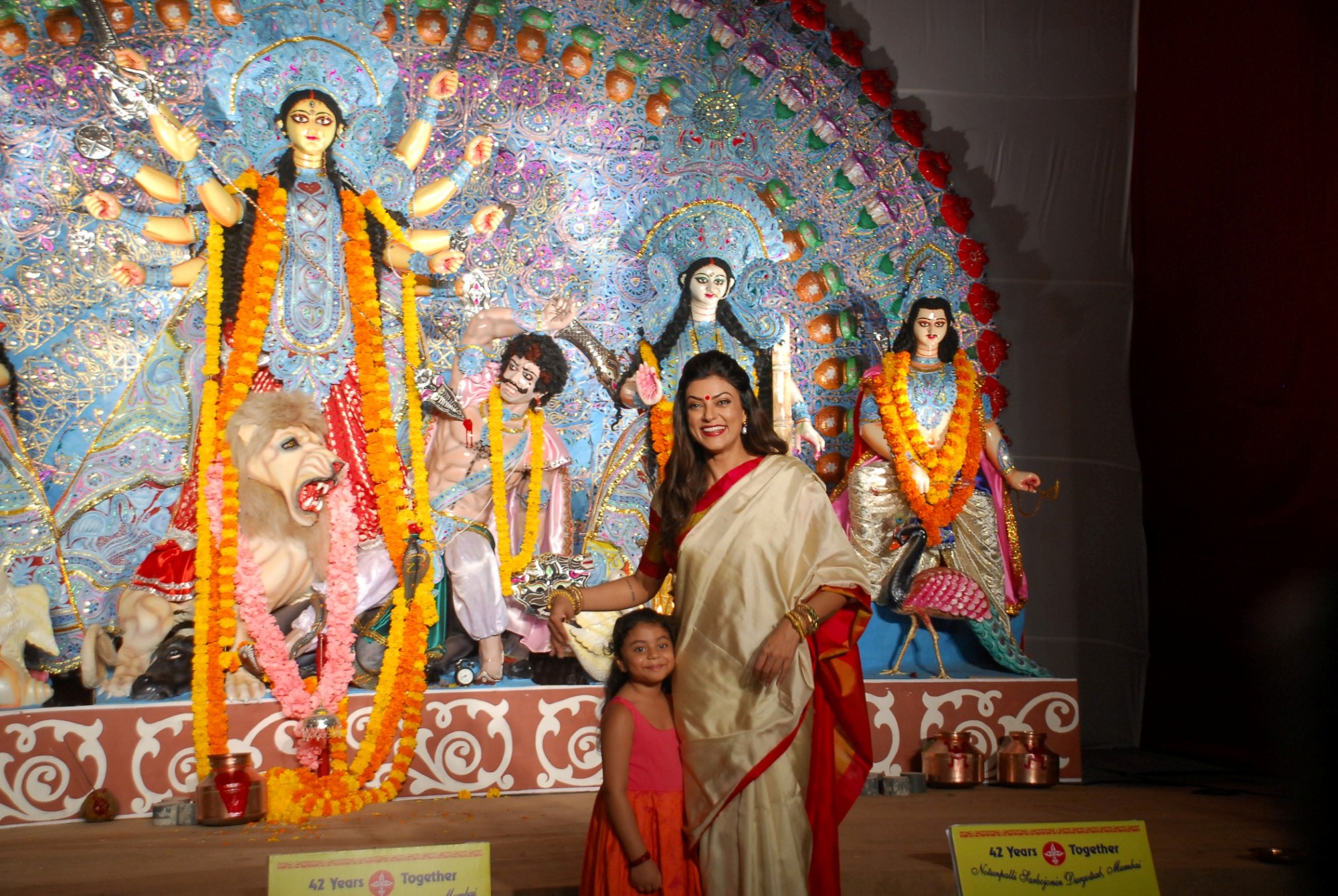 Sushmita Sen visits North Bombay Sarbojanin Durga Puja Pandal