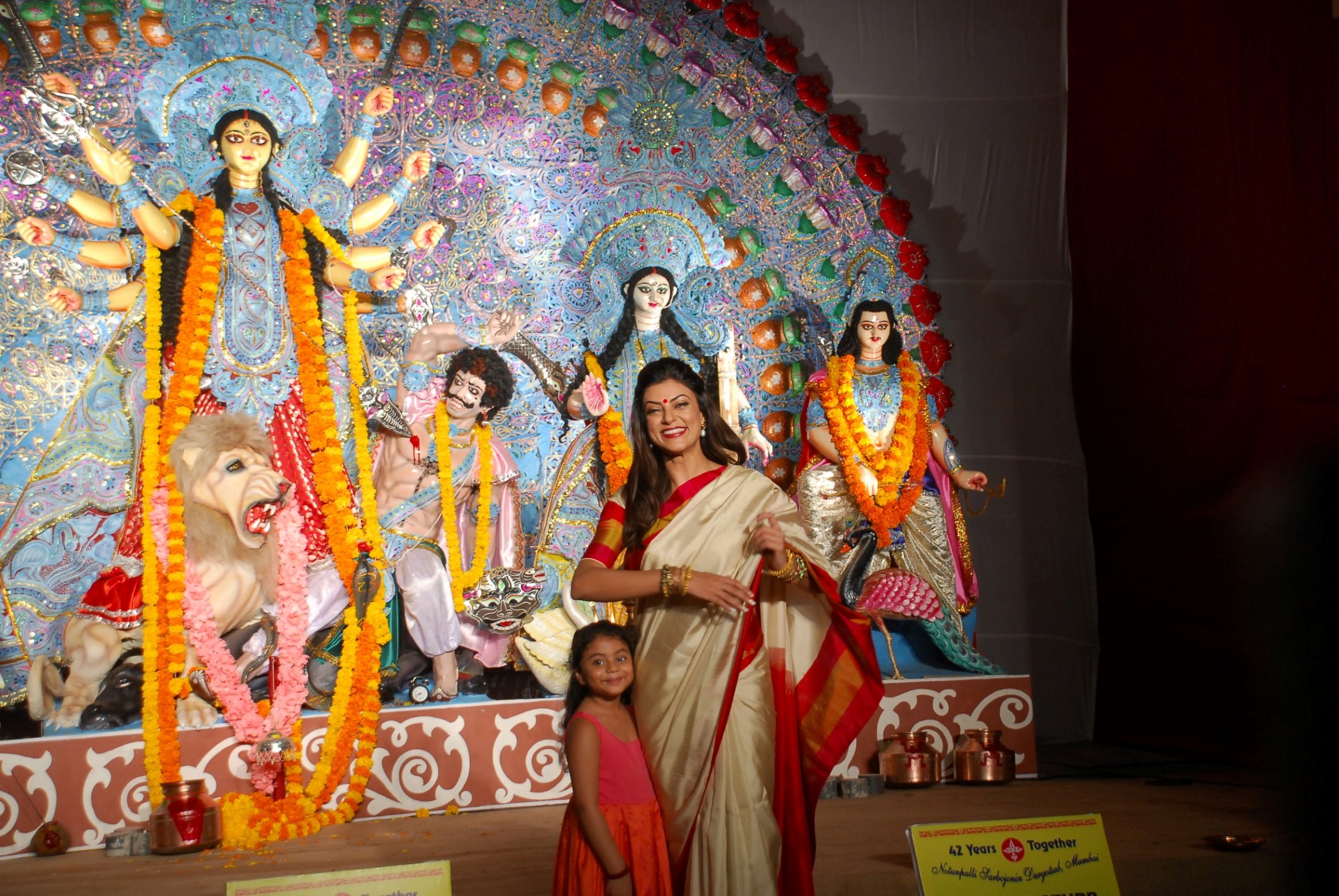 Sushmita Sen visits North Bombay Sarbojanin Durga Puja Pandal