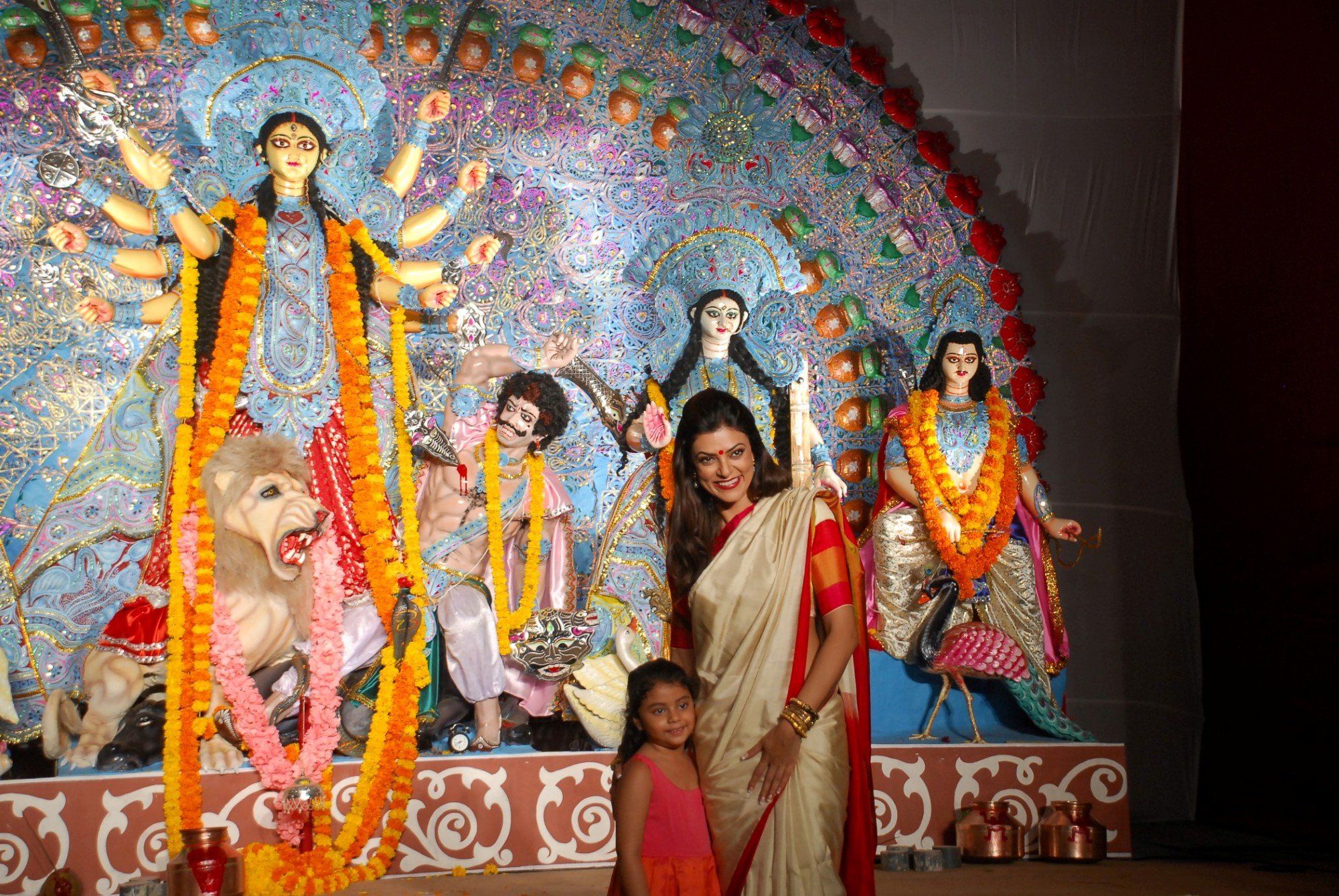 Sushmita Sen visits North Bombay Sarbojanin Durga Puja Pandal