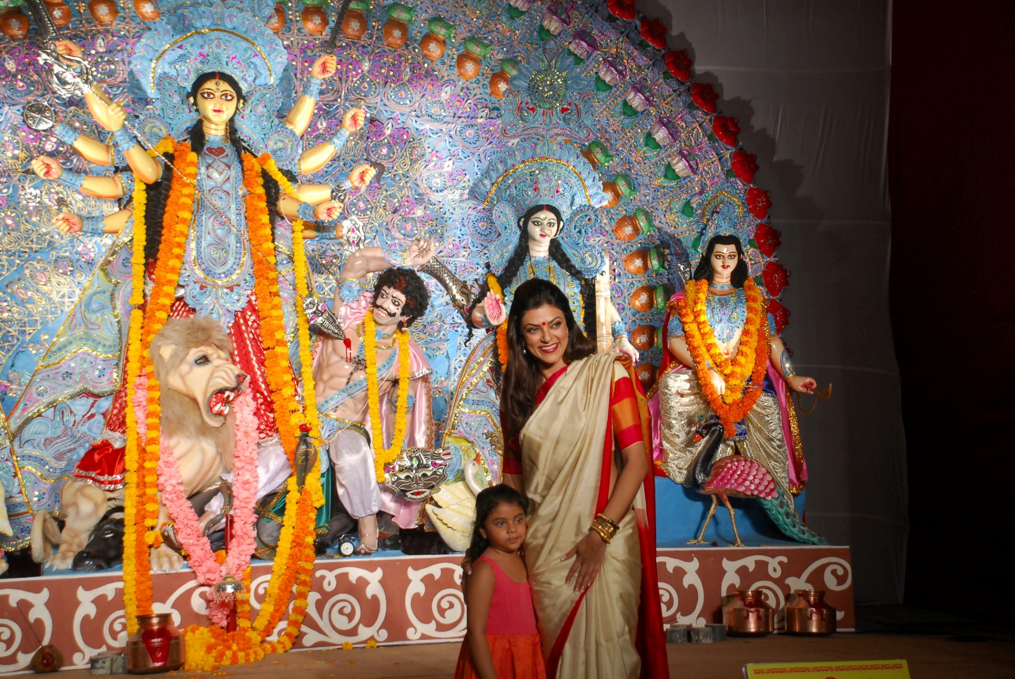 Sushmita Sen visits North Bombay Sarbojanin Durga Puja Pandal