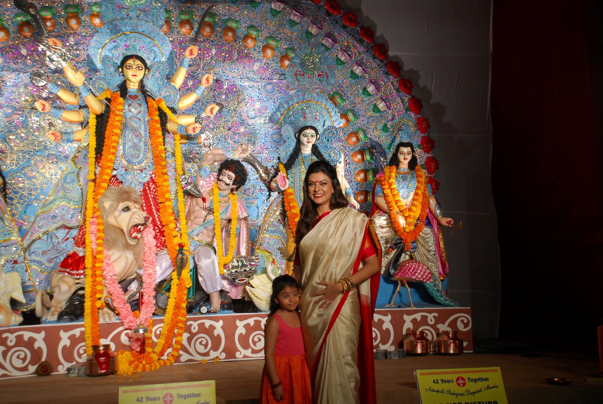 Sushmita Sen visits North Bombay Sarbojanin Durga Puja Pandal