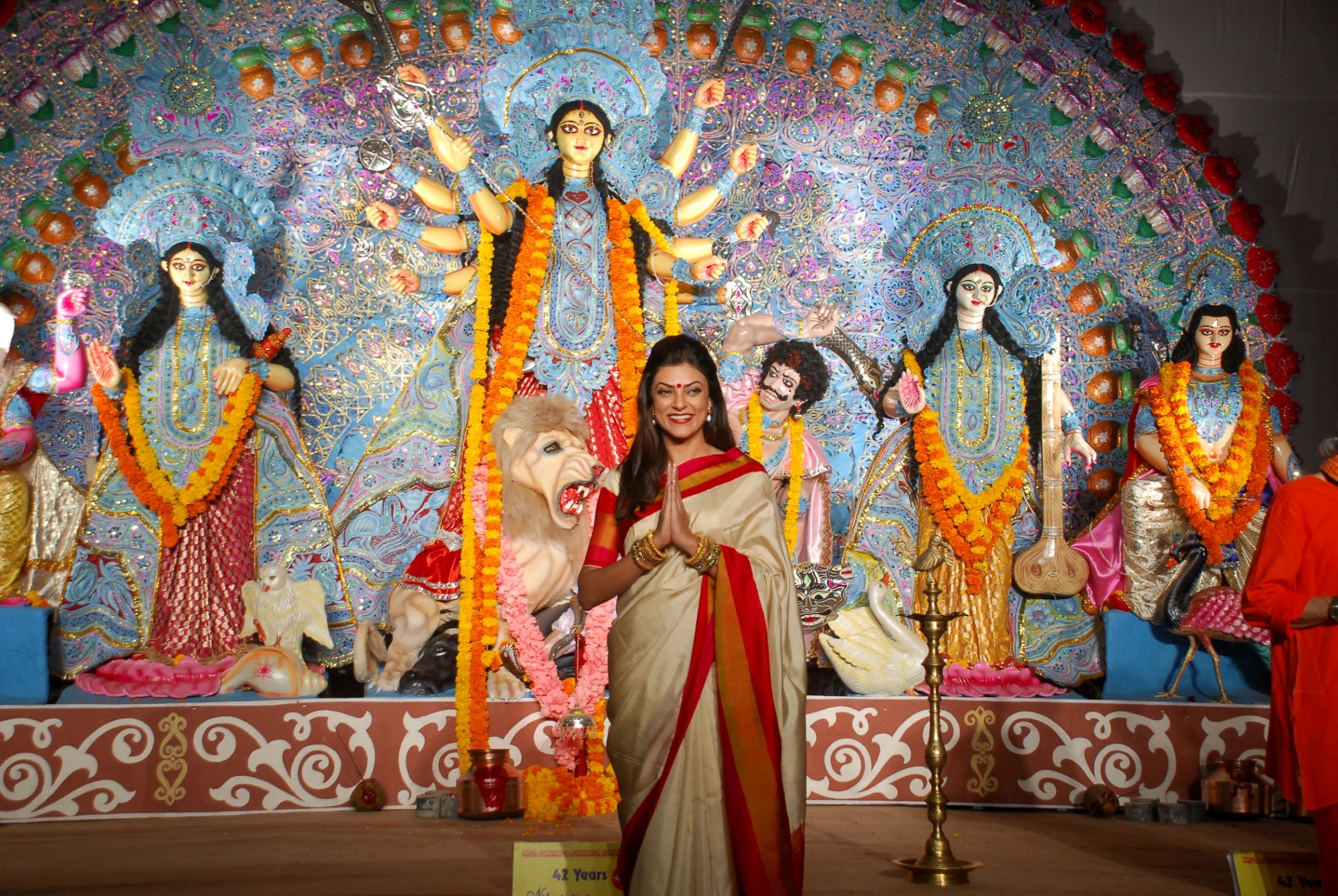 Sushmita Sen visits North Bombay Sarbojanin Durga Puja Pandal