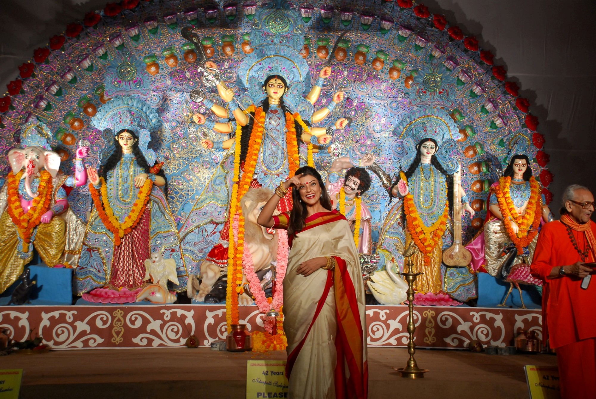 Sushmita Sen visits North Bombay Sarbojanin Durga Puja Pandal