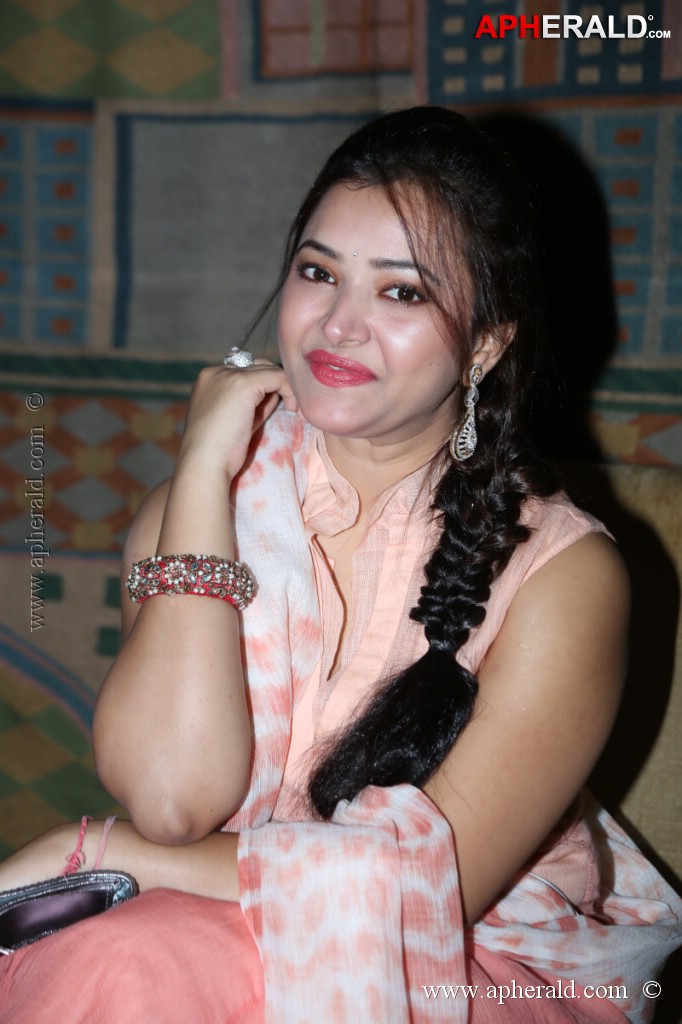 Swetha Basu Prasad Latest Pics