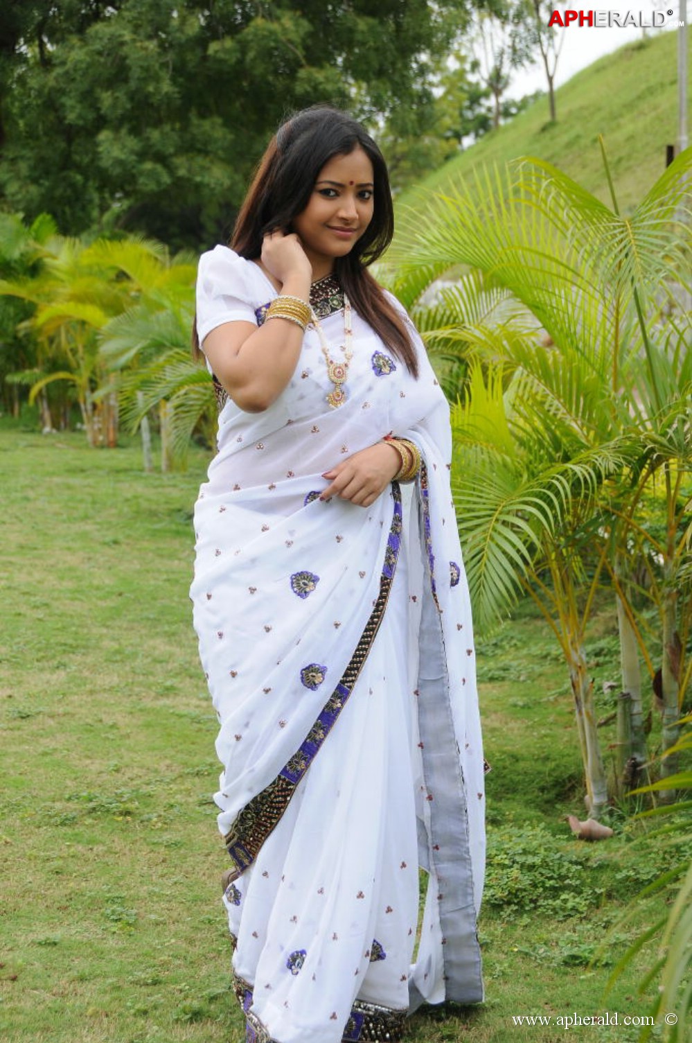 Swetha Basu Prasad Saree Stills