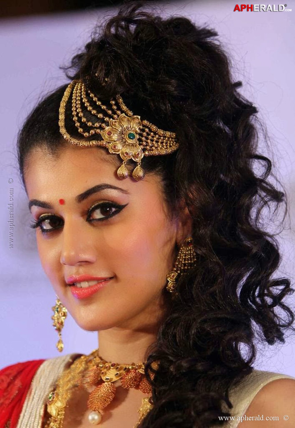 Tapsee Pannu Photos