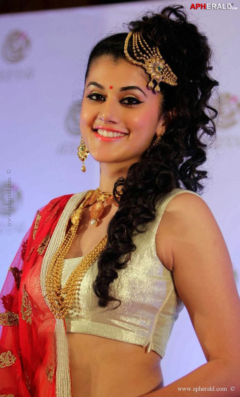 Tapsee Pannu Photos
