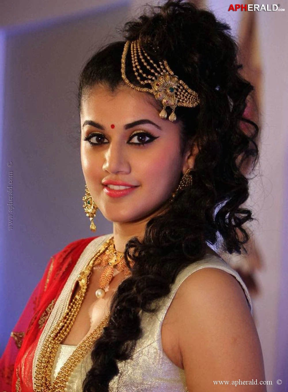 Tapsee Pannu Photos