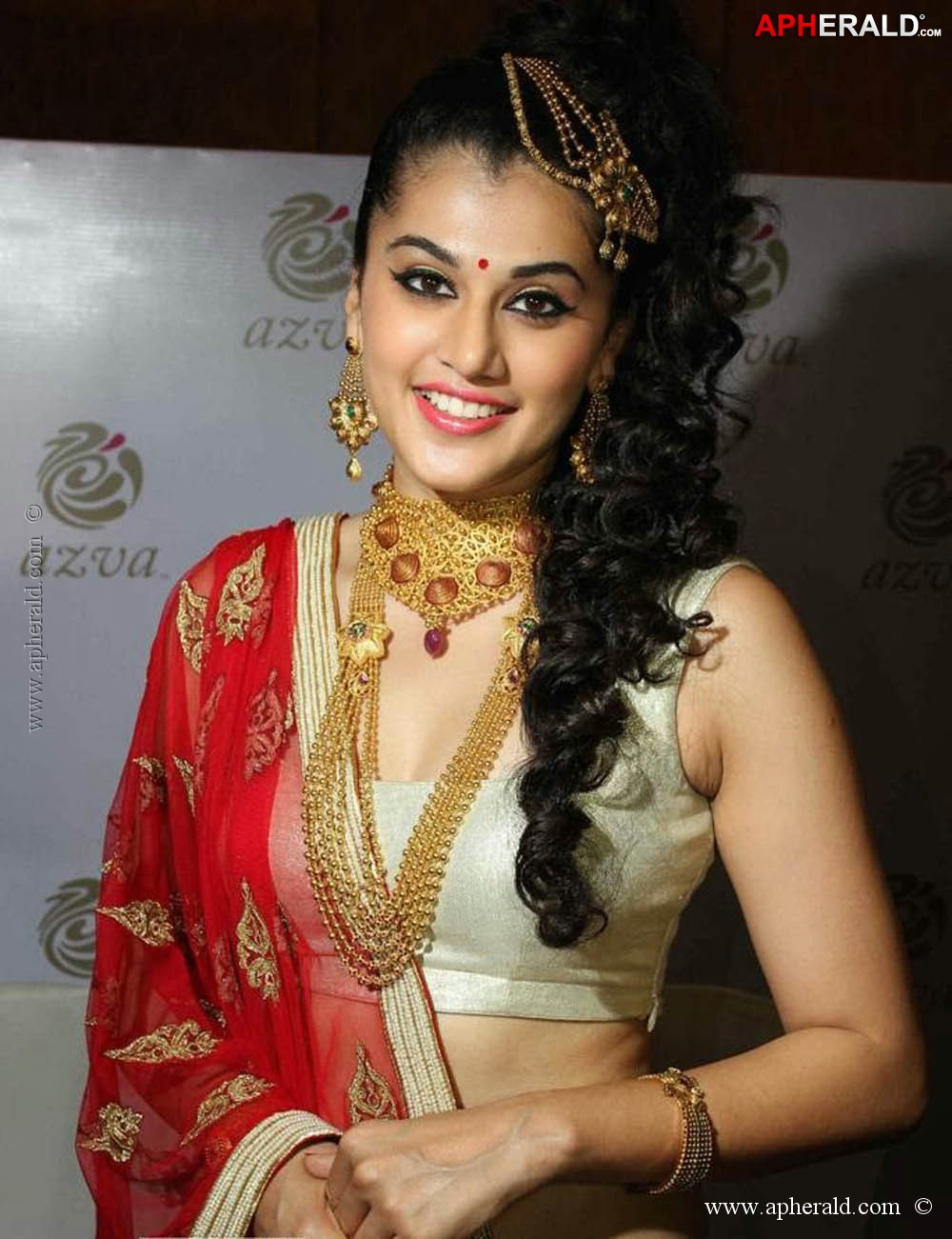 Tapsee Pannu Photos