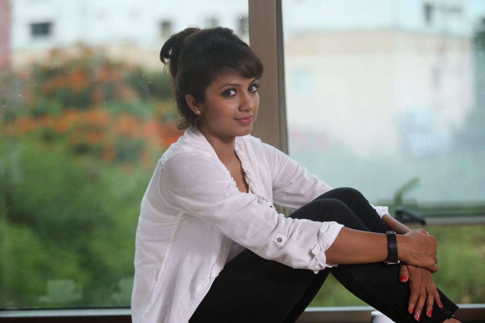 Tejaswi Stills From Natpathigaram Movie