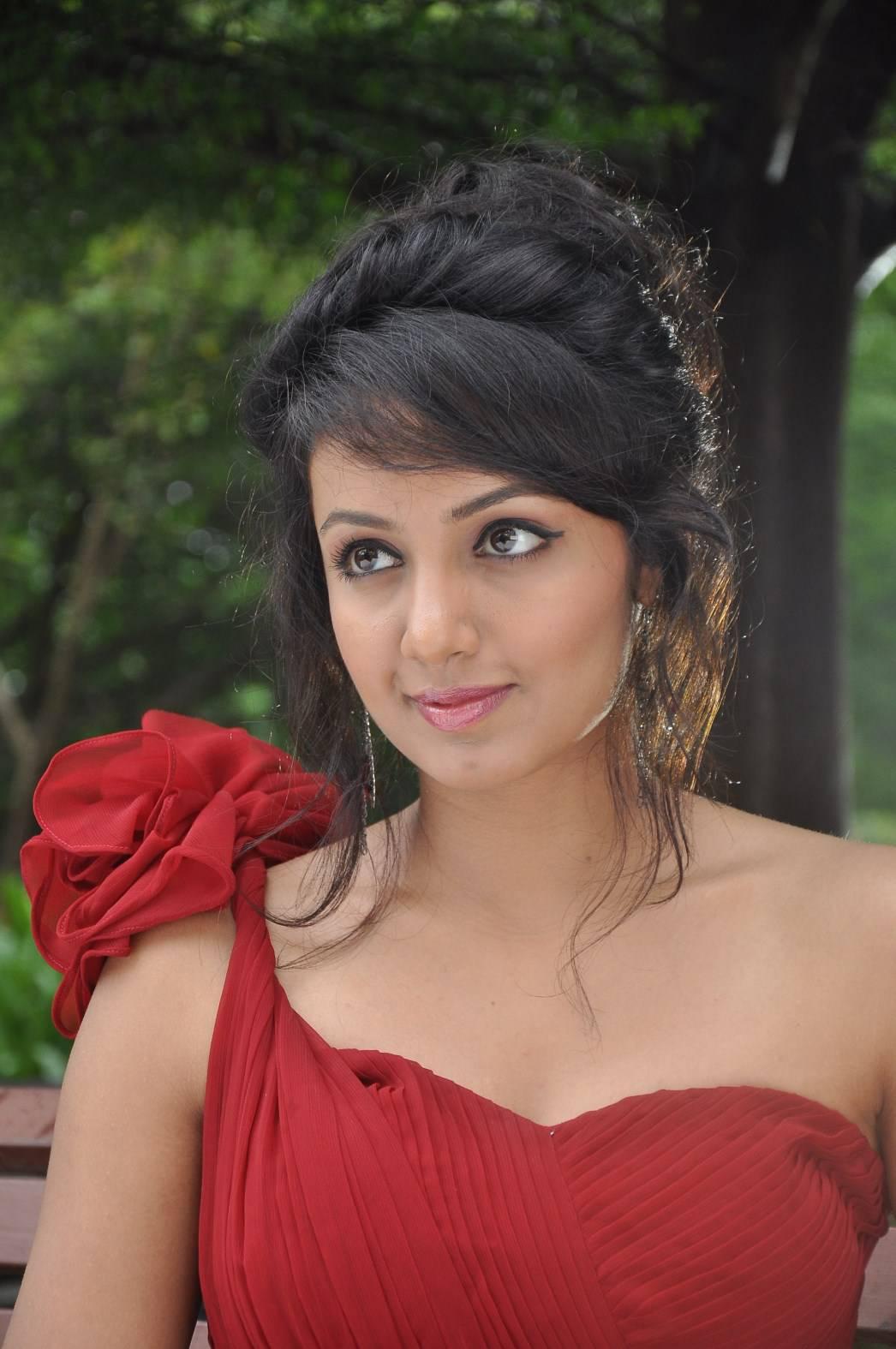 Tejaswi Stills From Natpathigaram Movie