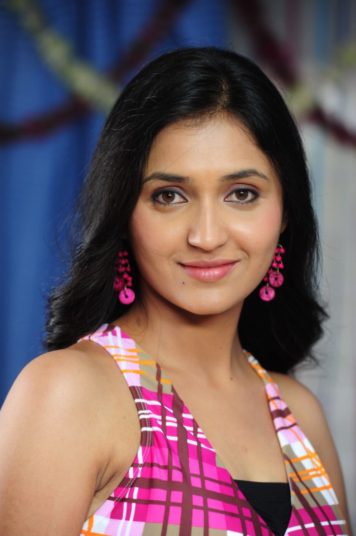 Telugu Actress Sarayu Photo Pics