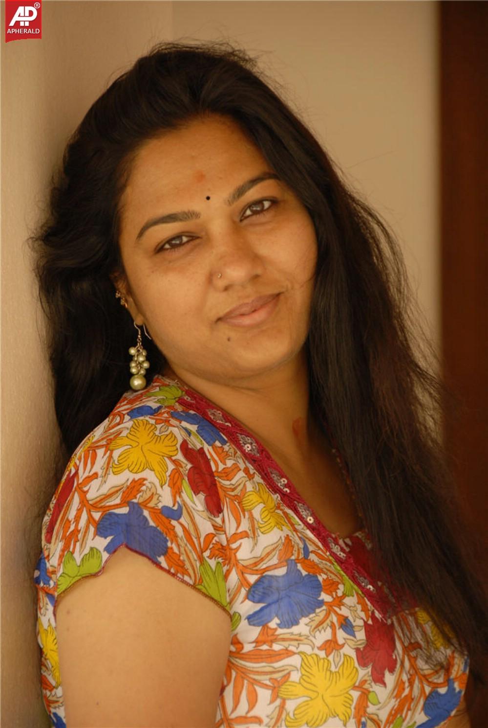 Telugu Artist Hema Aunty Images