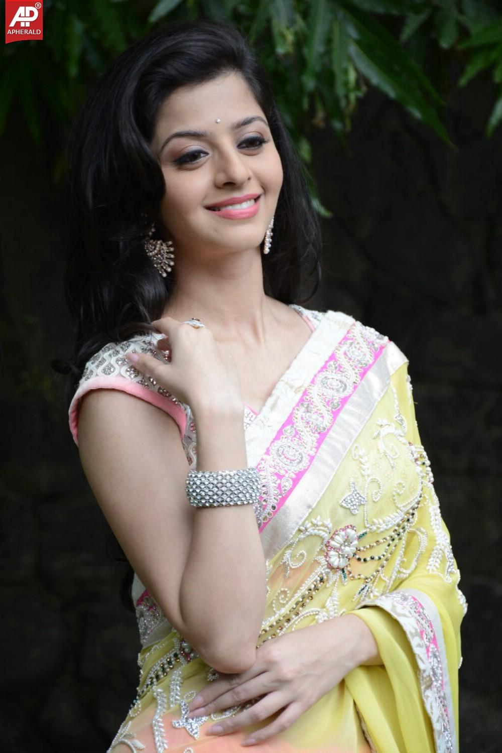 Vedhika at Kaaviyathalaivan Audio Launch