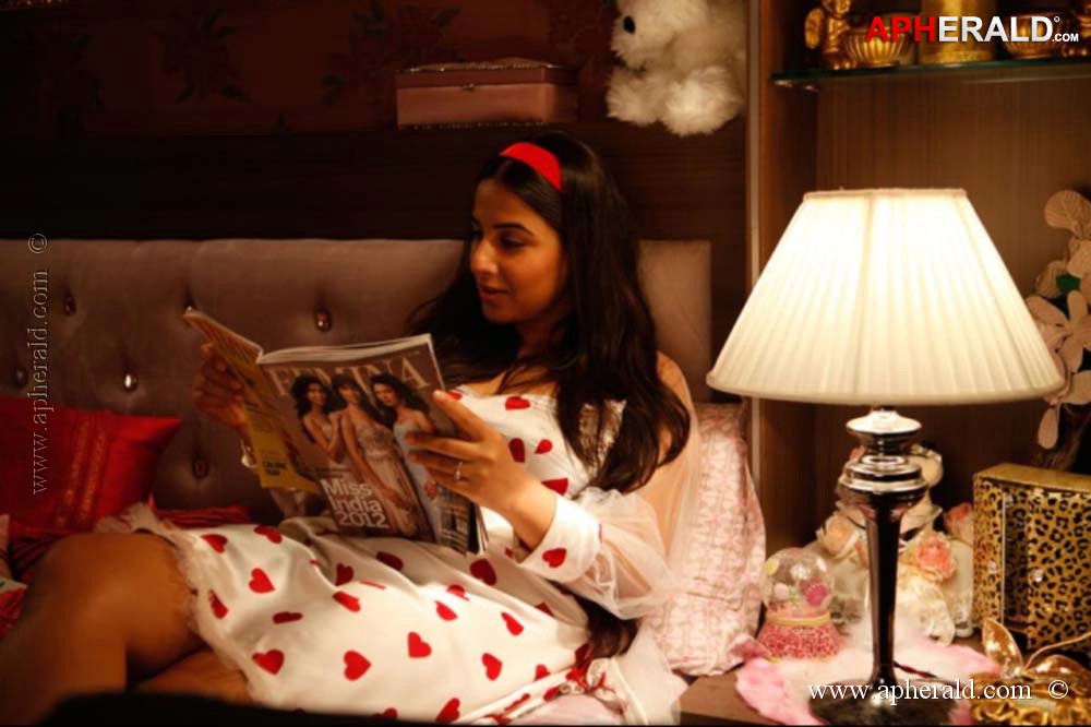 Vidya Balan Spicy Photos