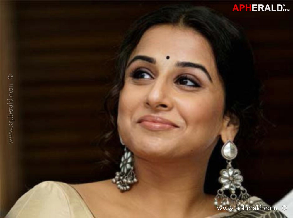 Vidya Balan Spicy Photos