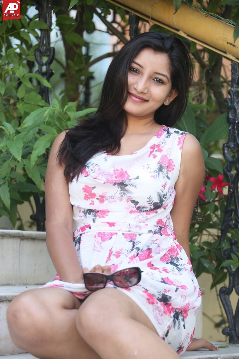 Vinni Latest Spicy Stills