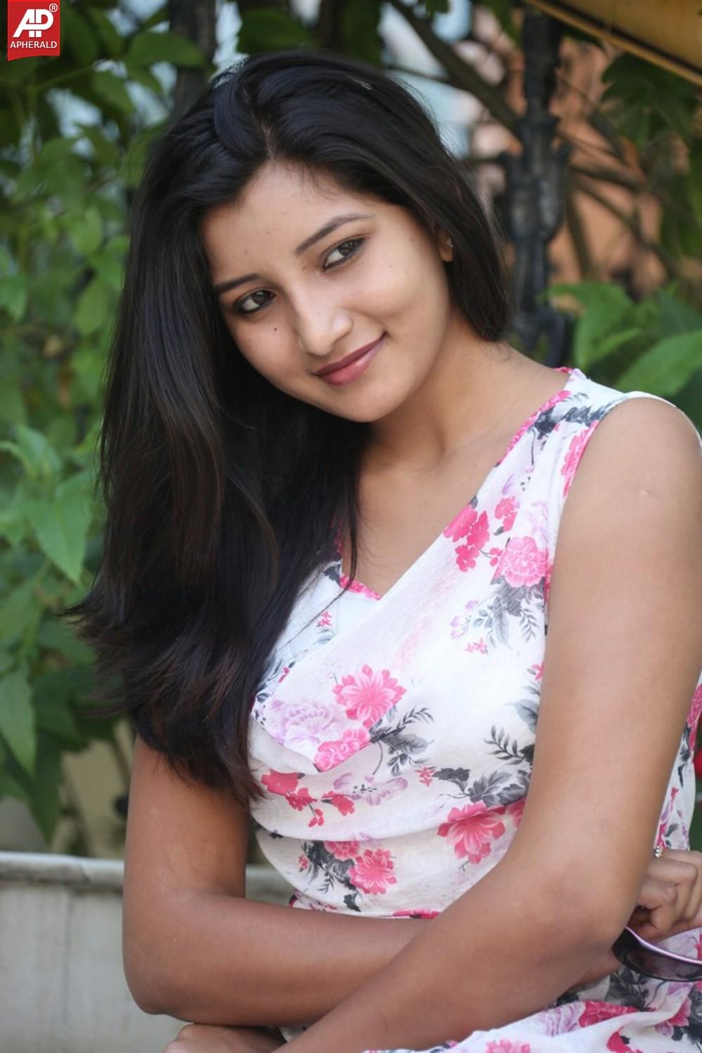 Vinni Latest Spicy Stills