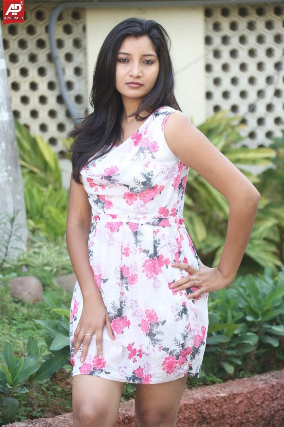 Vinni Latest Spicy Stills
