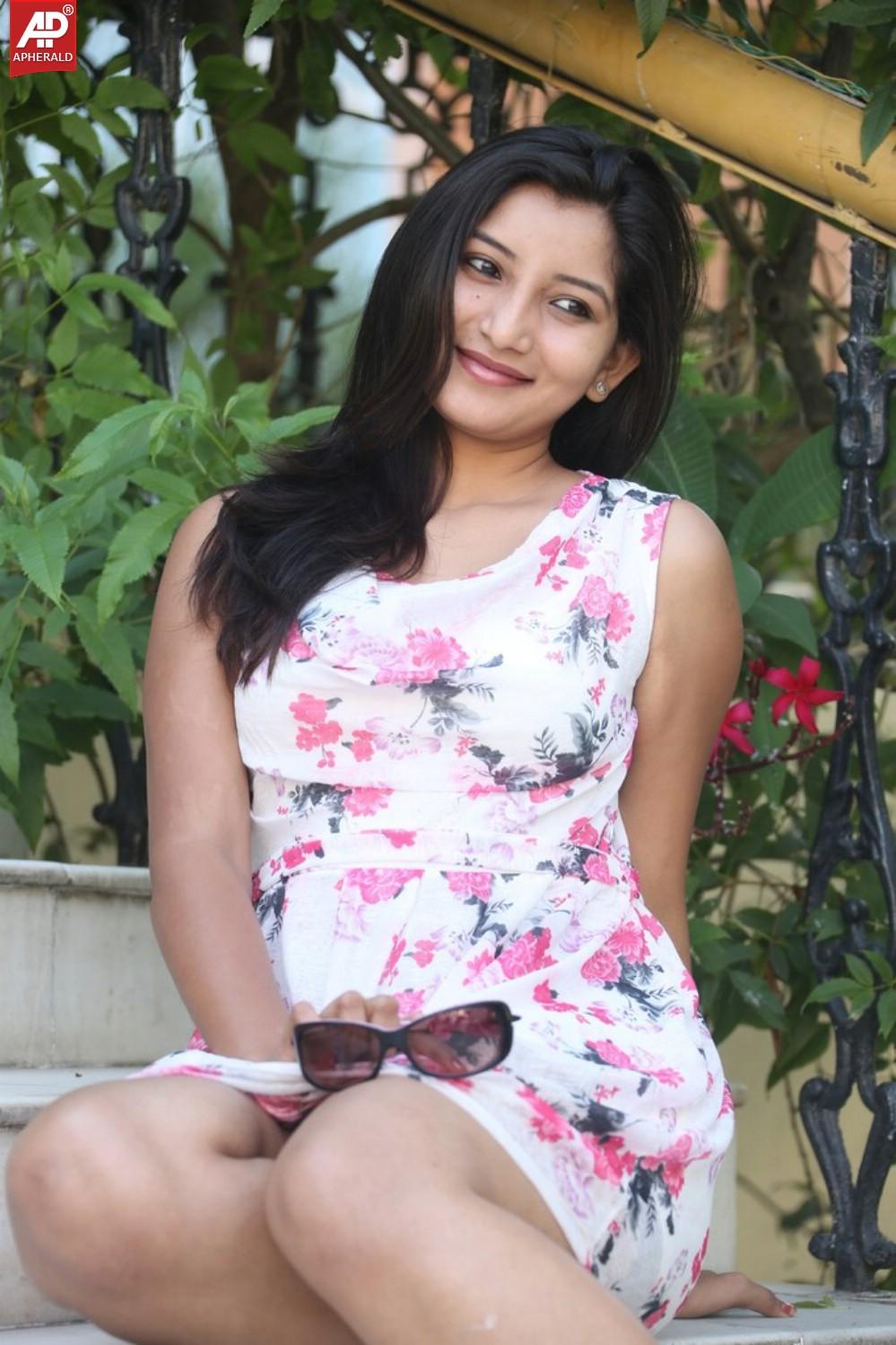 Vinni Latest Spicy Stills