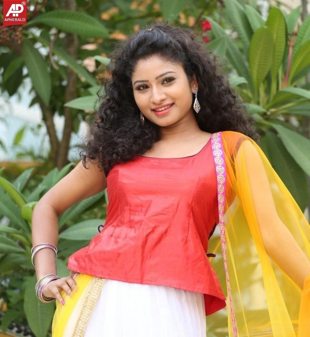 Vishnupriya New Stills-1