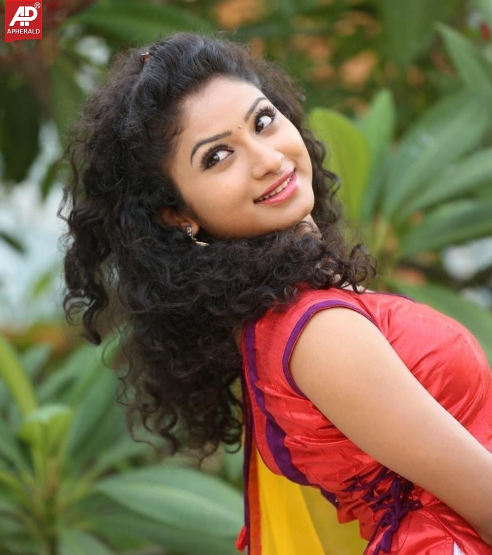Vishnupriya New Stills-1