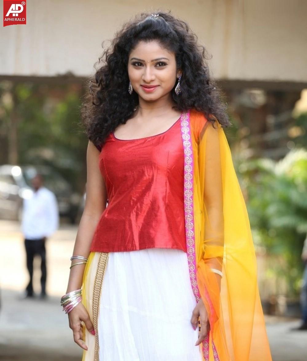 Vishnupriya New Stills-1