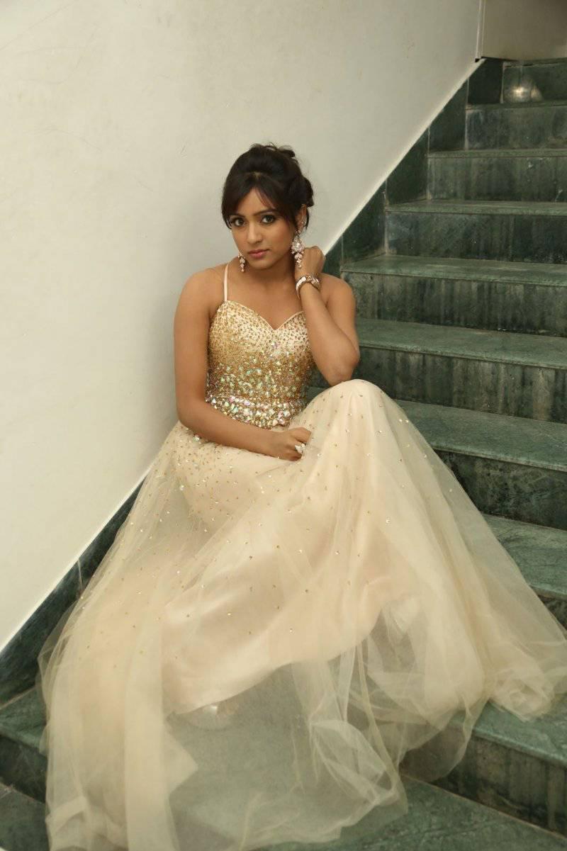 Vithika Sheru Beautiful Images