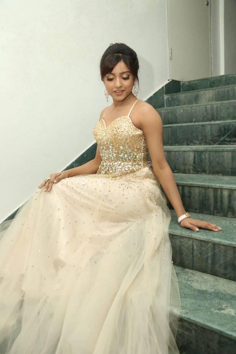 Vithika Sheru Beautiful Images