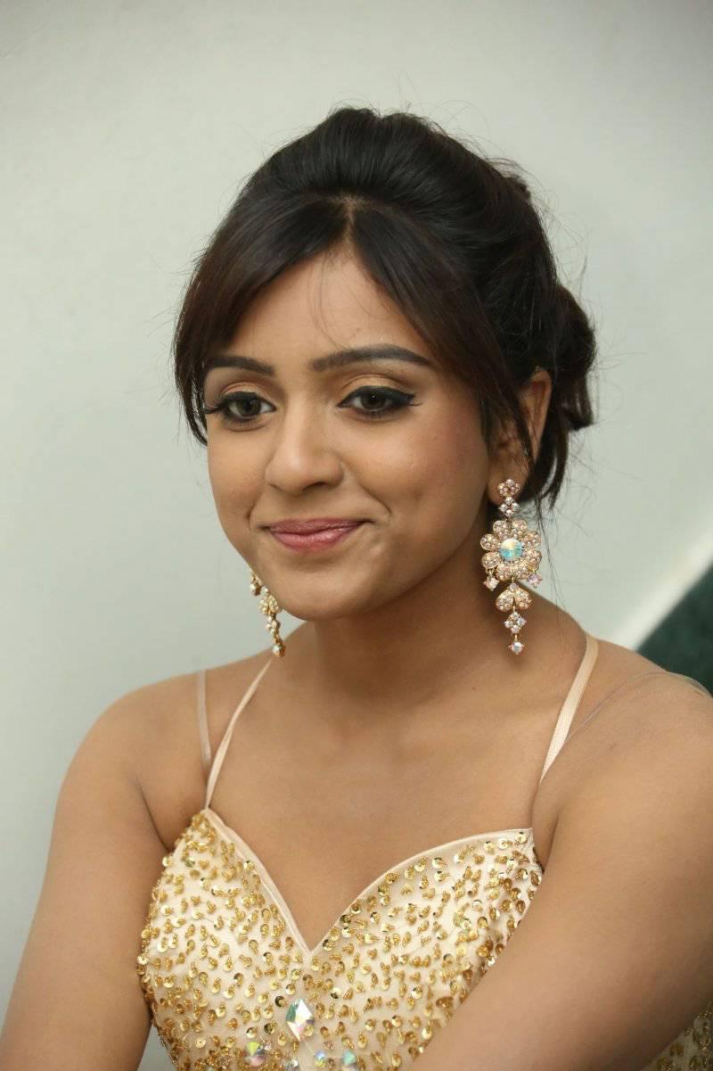 Vithika Sheru Beautiful Images