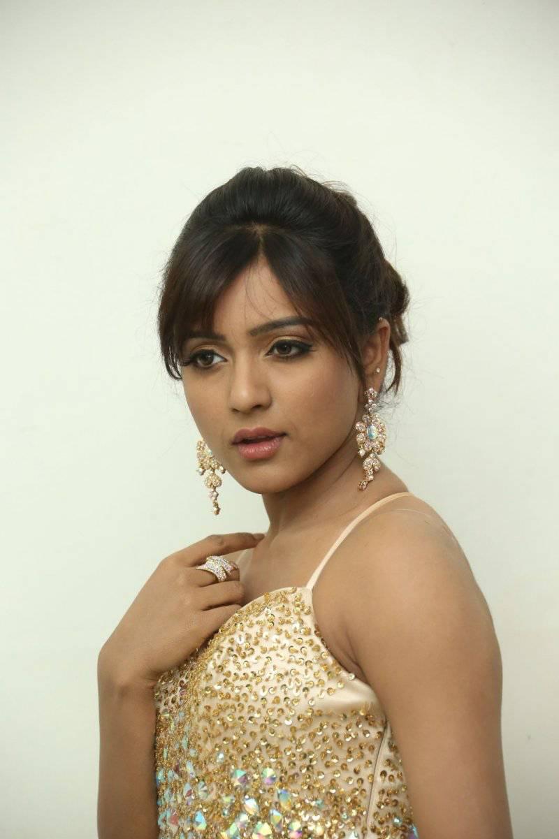 Vithika Sheru Beautiful Images