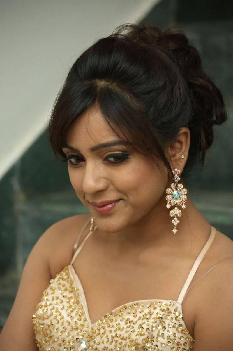 Vithika Sheru Beautiful Images
