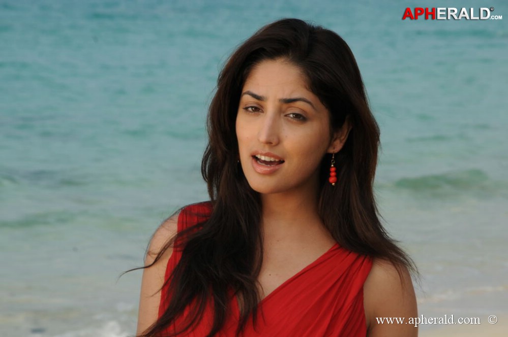 Yami Gautam New Photos
