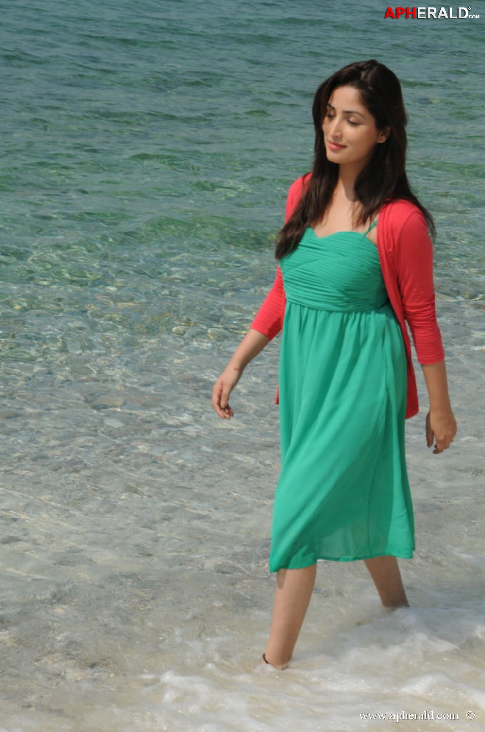 Yami Gautam New Photos