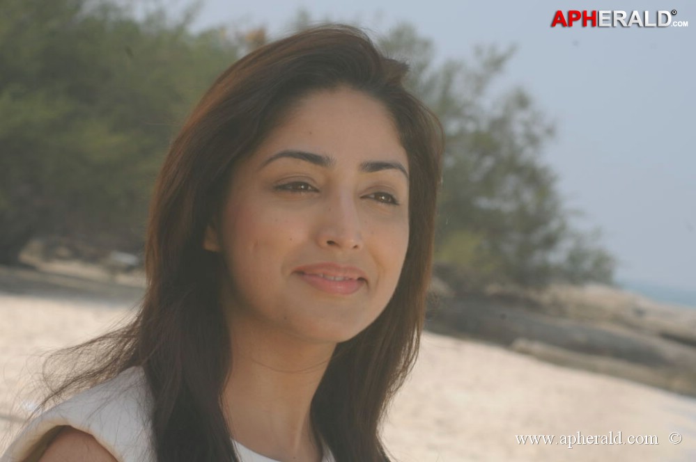 Yami Gautam New Photos