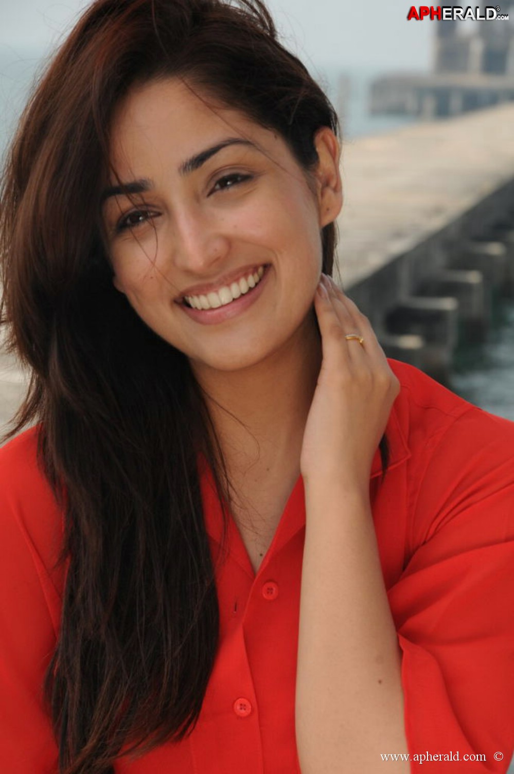 Yami Gautam Red Saree Images