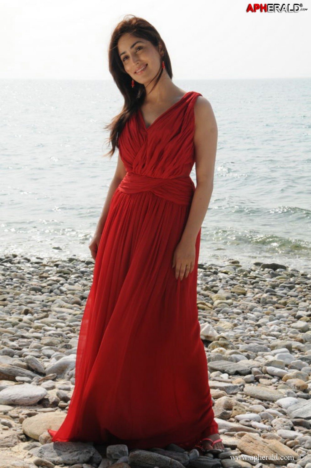 Yami Gautam Red Saree Images
