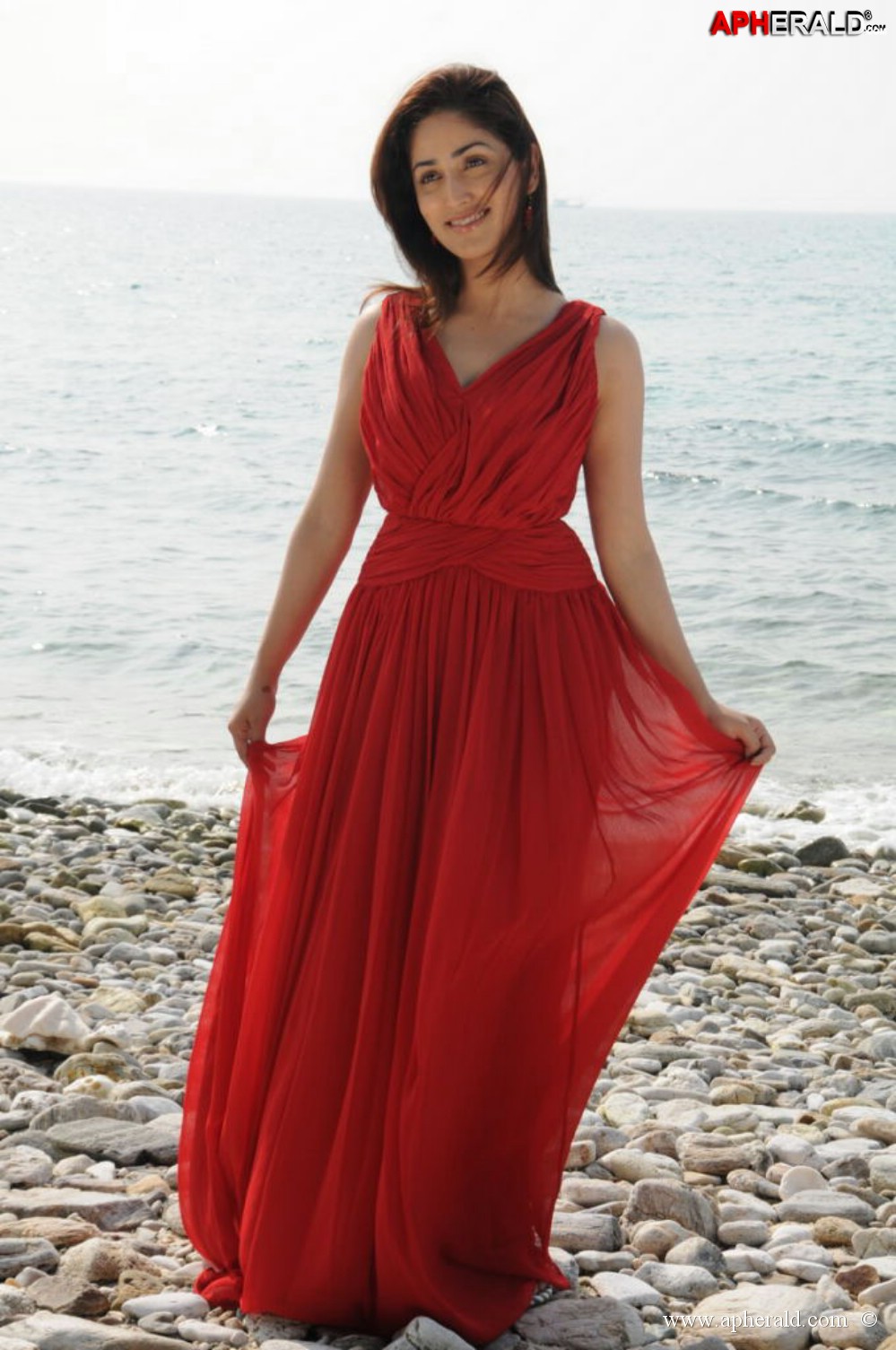 Yami Gautam Red Saree Images
