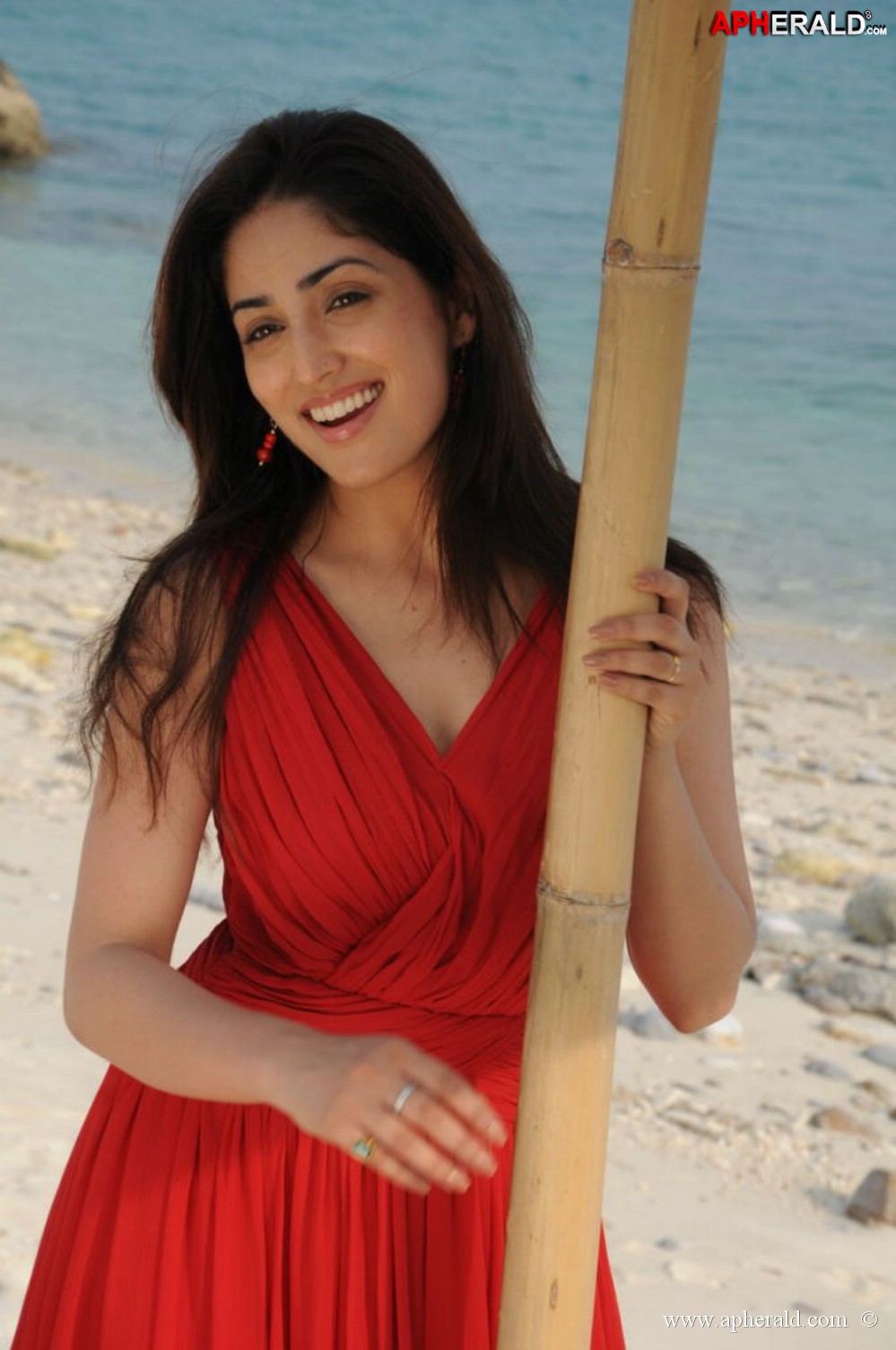 Yami Gautam Red Saree Images