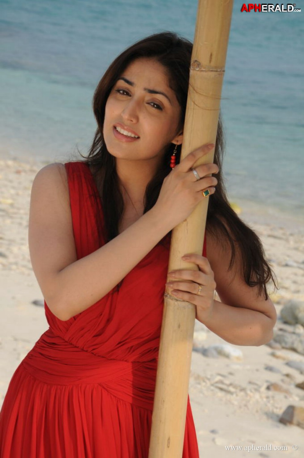 Yami Gautam Red Saree Images